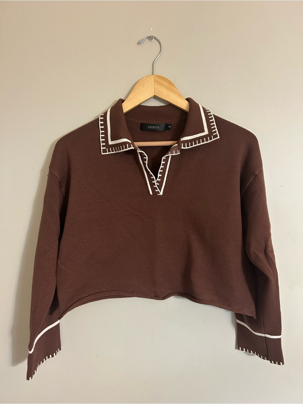 Zesica Brown Cropped V-Neck Polo Sweater with Contrast Stitching